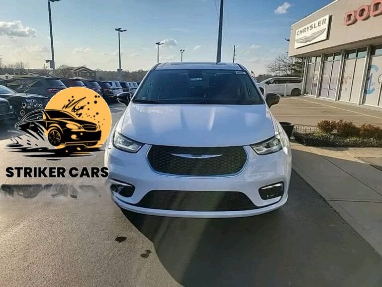 New 2024 Chrysler PACIFICA LIMITED AWD